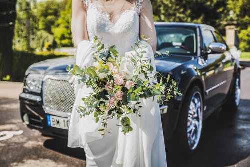 Benefits of Hiring a Limo Service for Your Wedding